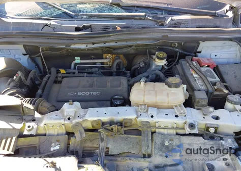 2018 Chevrolet Trax Ls z USA, uszkodzony, nr VIN KL7CJKSB8JB580427